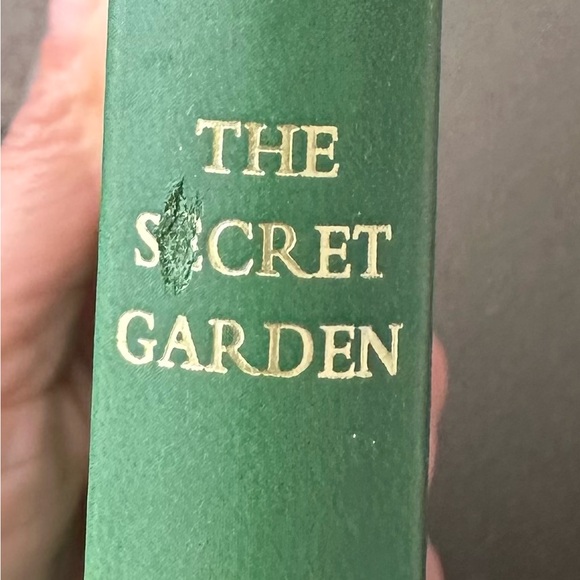 The Secret Garden by Frances Hodgson Burnett - Picture 6 of 6